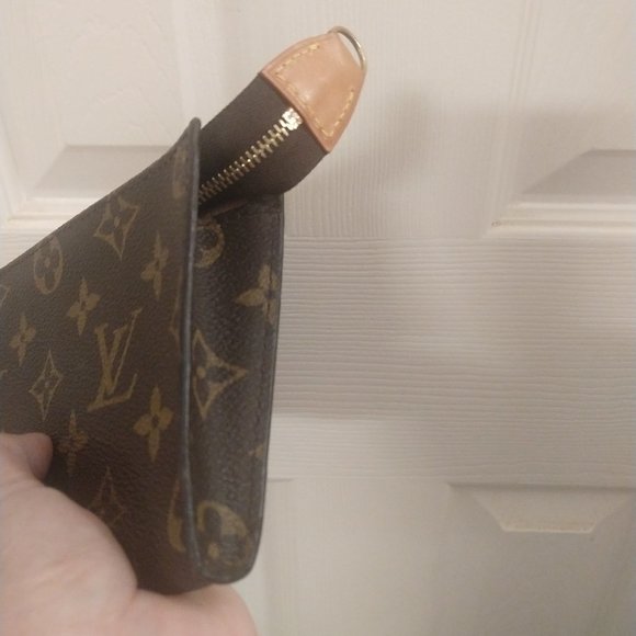 Louis Vuitton Monogram Bucket Pouch PM with Strap - Picture 7 of 14